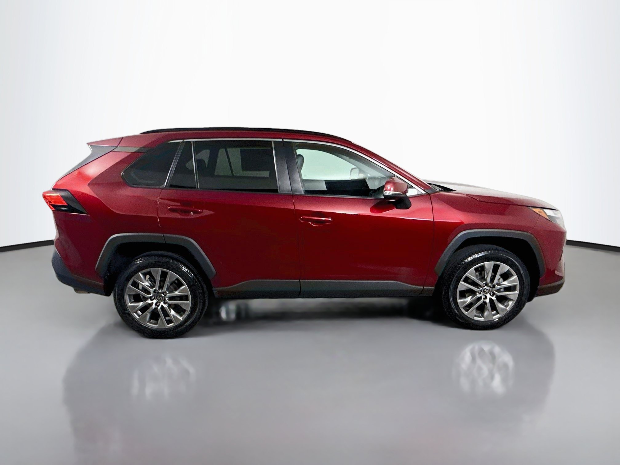 Certified 2022 Toyota RAV4 XLE Premium FWD image 8