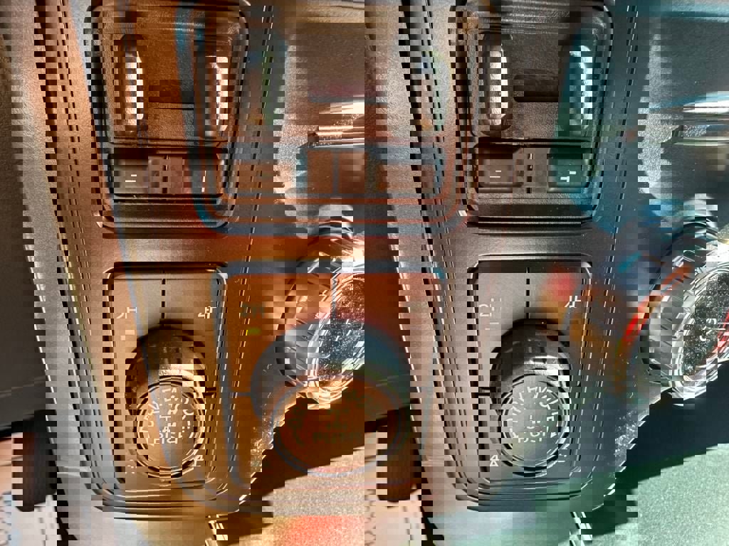 New 2025 Ford F150 Lariat w/ Equipment Group 501A Mid image 10