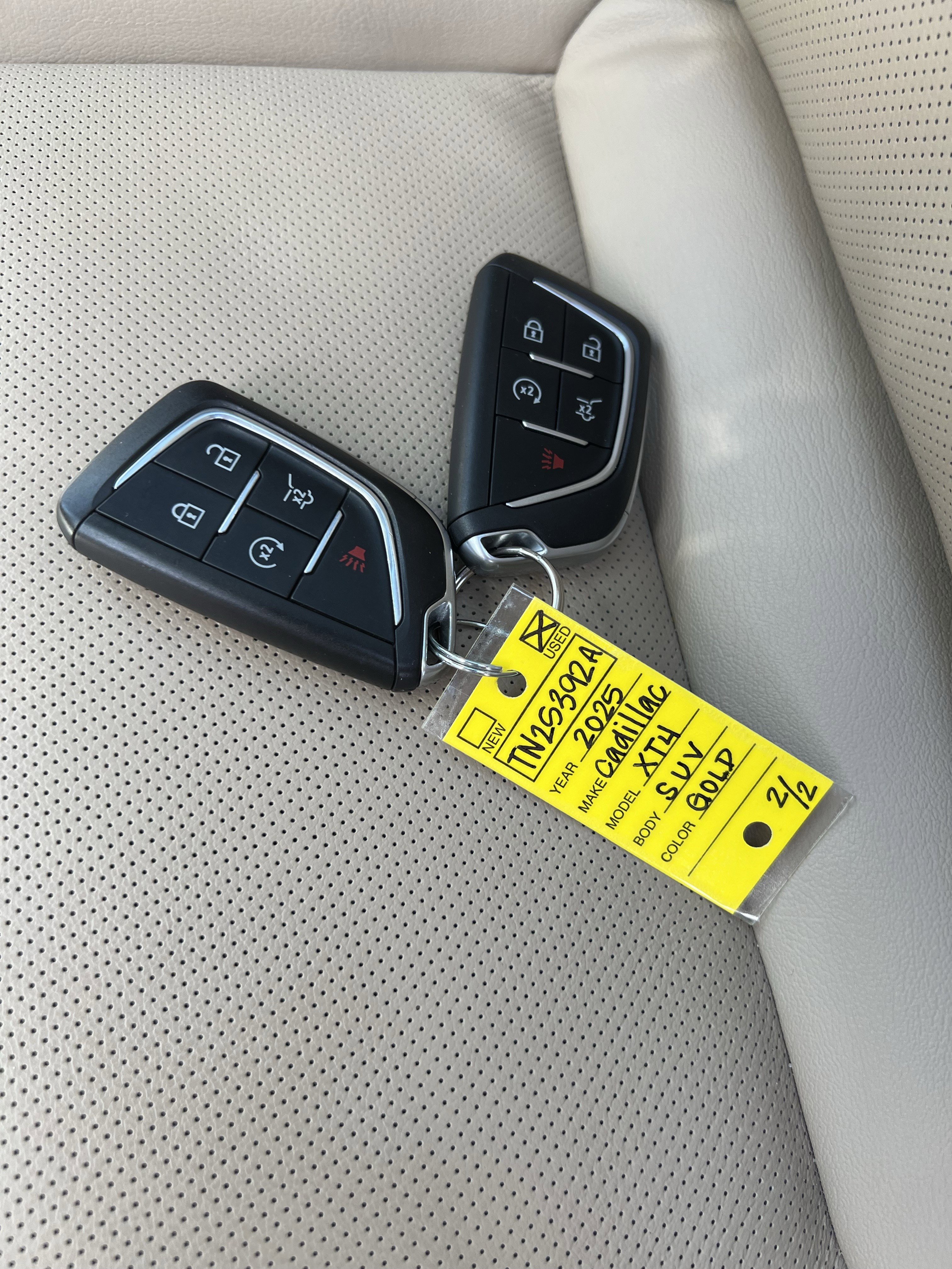 Used 2025 Cadillac XT4 Premium Luxury FWD image 38