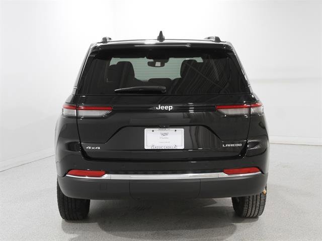 Used 2023 Jeep Grand Cherokee Laredo w/ Luxury Tech Group I image 19