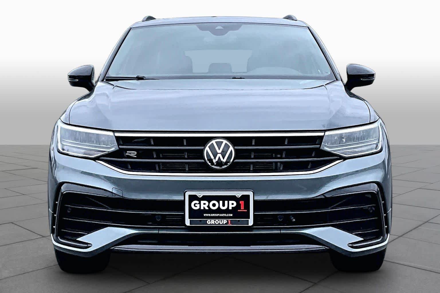 Used 2024 Volkswagen Tiguan SE R-Line AWD/4WD image 4
