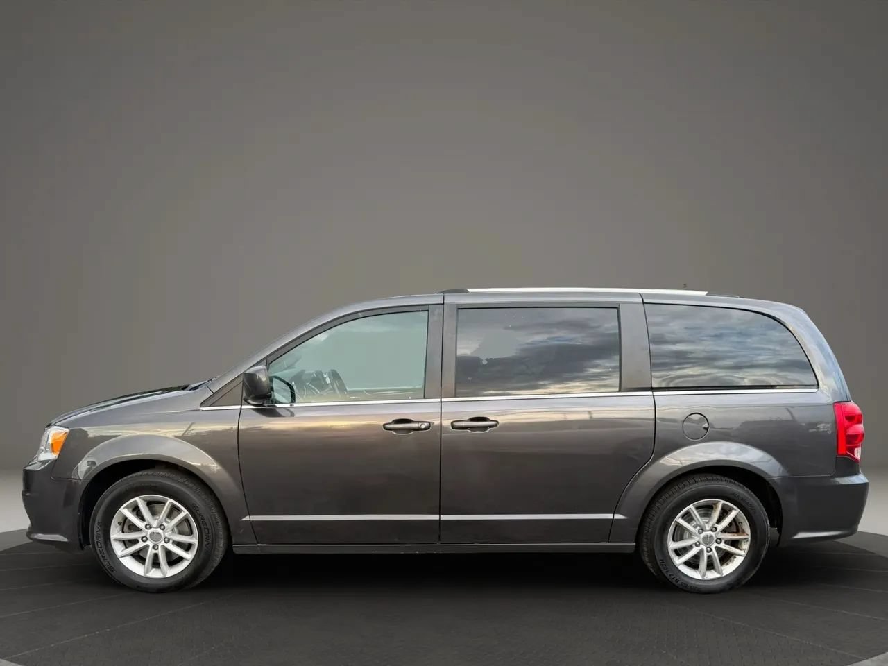 Used 2019 Dodge Grand Caravan SXT FWD image 7