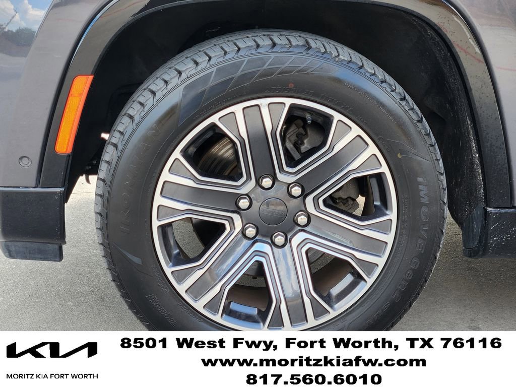Used 2024 Jeep Wagoneer L Series II w/ Flexible Seating Group RWD image 9