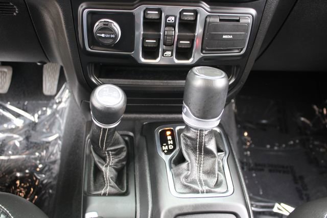 Used 2023 Jeep Wrangler Unlimited Sahara image 16