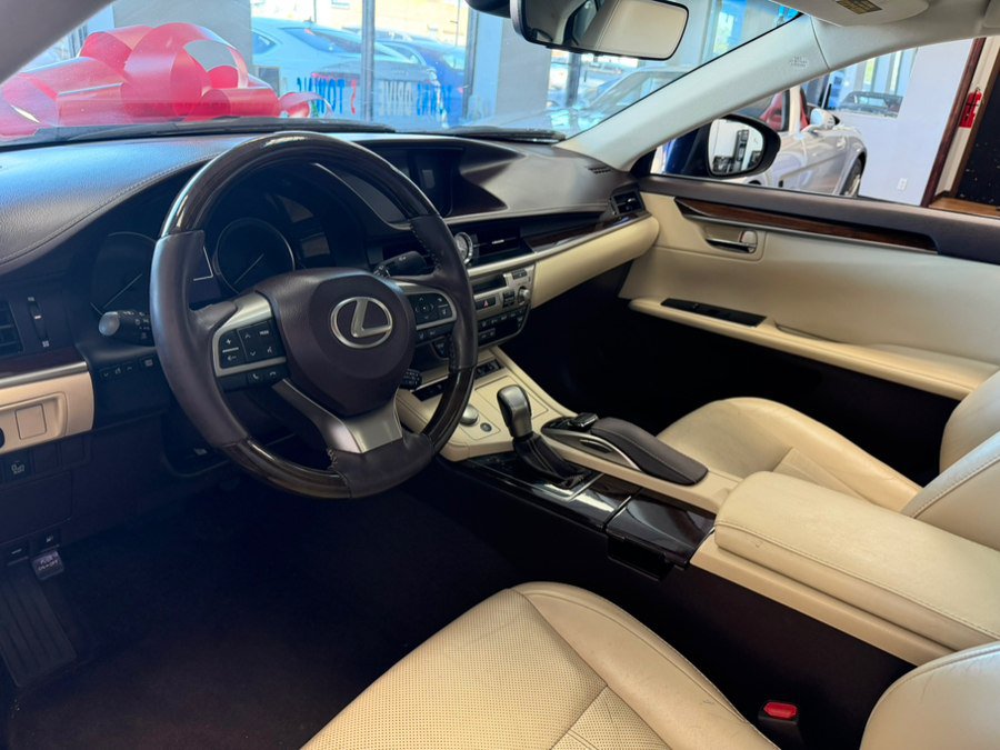 Used 2016 Lexus ES 350 w/ Luxury Package w/Wood Trim FWD image 41