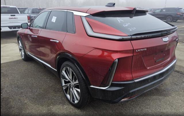 Certified 2025 Cadillac Lyriq Luxury w/ LPO, Floor Liner Package image 3