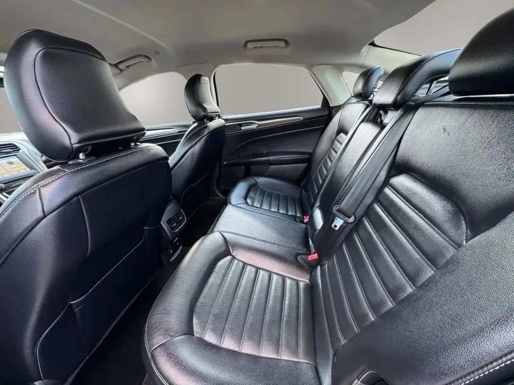 Used 2019 Ford Fusion SE FWD image 13