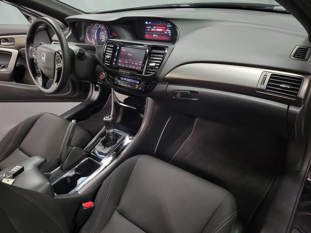 Used 2017 Honda Accord EX image 33