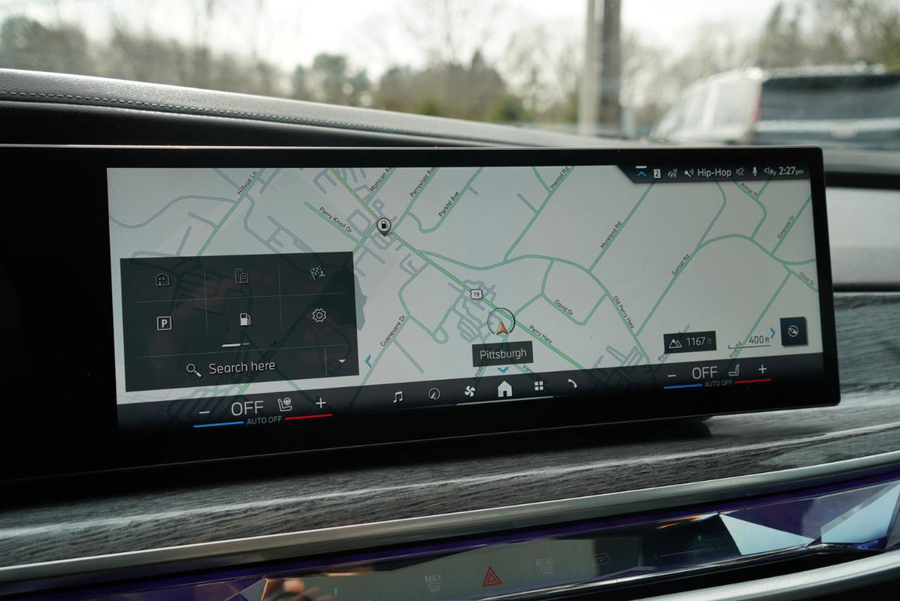 Used 2023 BMW 760i xDrive w/ Executive Package image 36