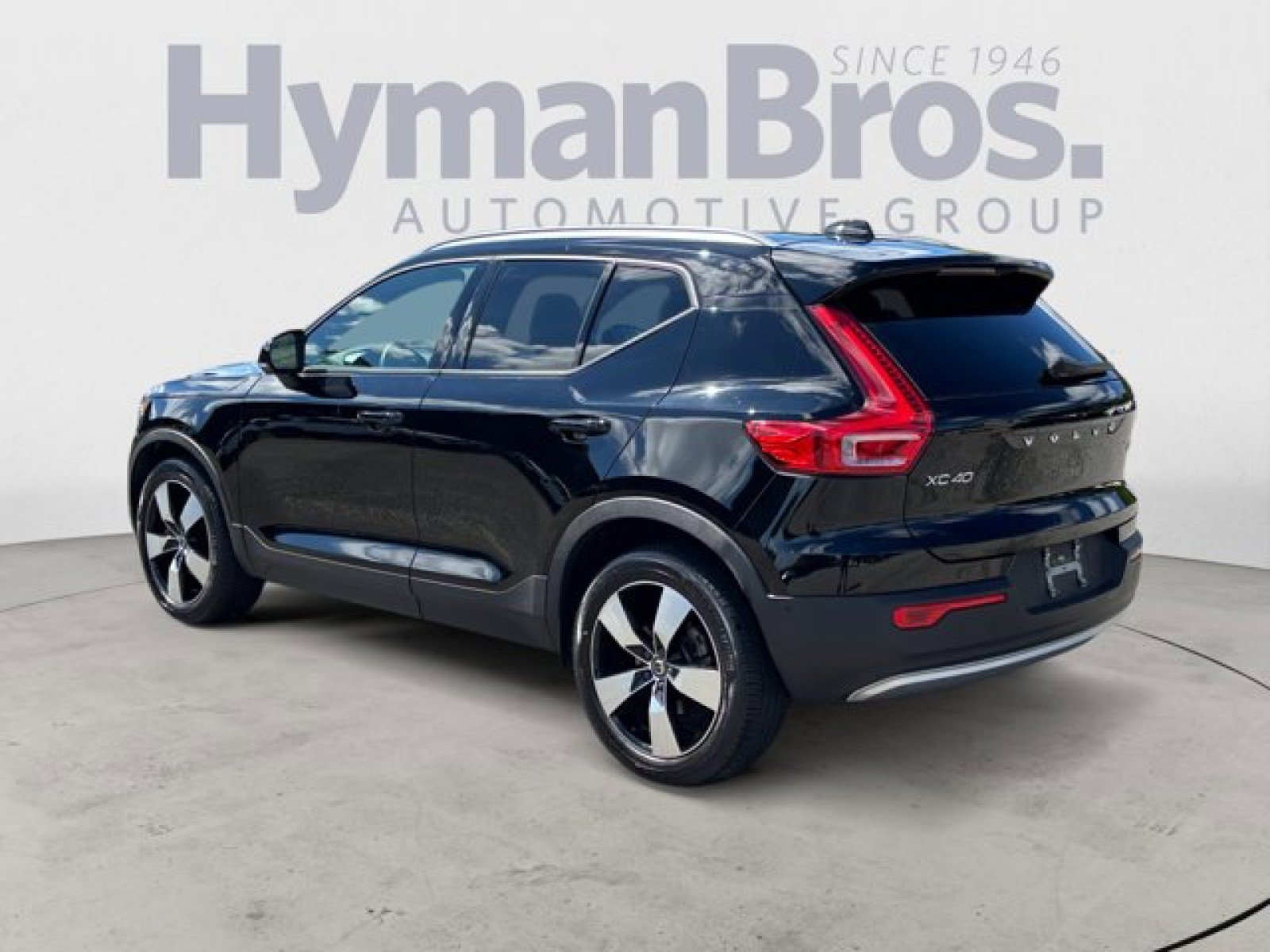 Used 2019 Volvo XC40 T5 Momentum image 5