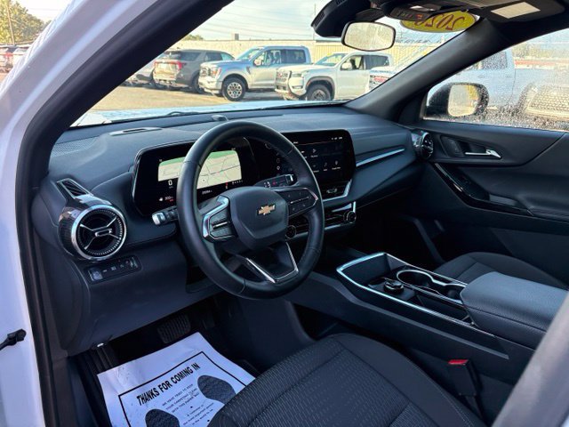 Used 2026 Chevrolet Equinox LT AWD/4WD image 3