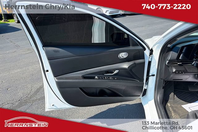 Used 2024 Hyundai Elantra SE FWD image 11