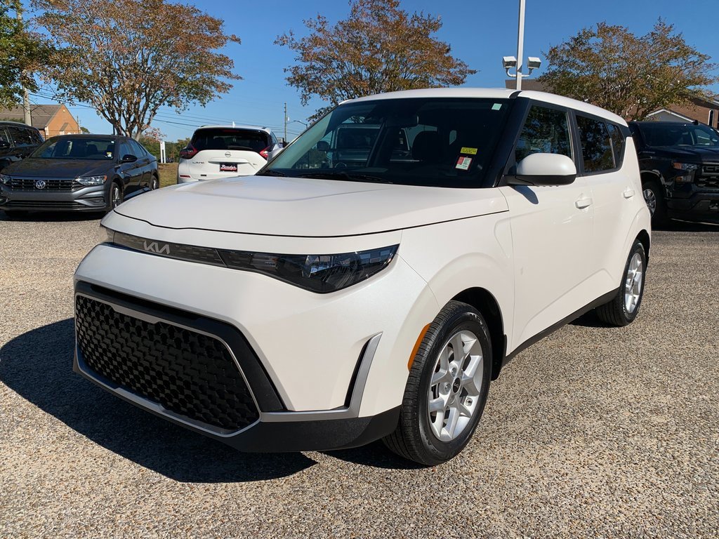 Used 2023 Kia Soul LX w/ Option Group 015 image 4