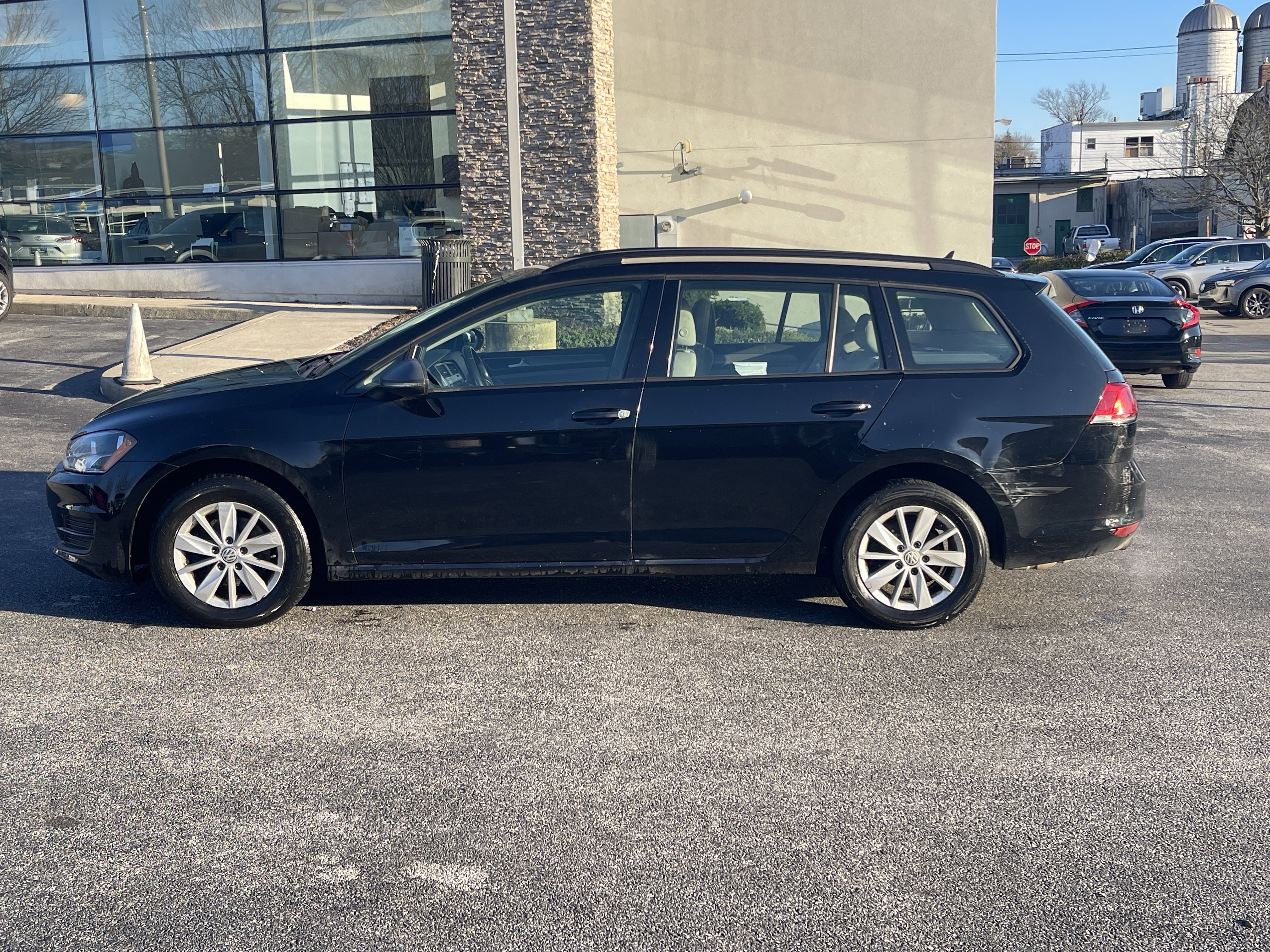 Used 2016 Volkswagen Golf S image 4