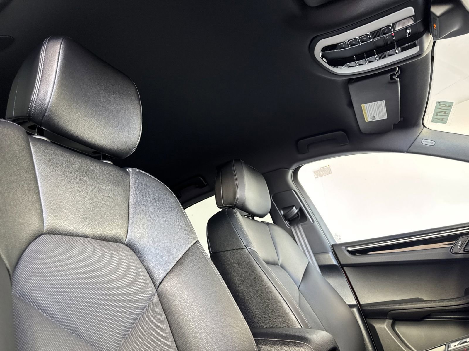 Certified 2025 Porsche Macan image 19