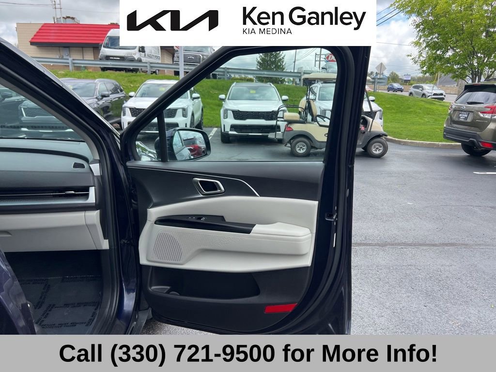 Used 2024 Kia Carnival LX FWD image 56