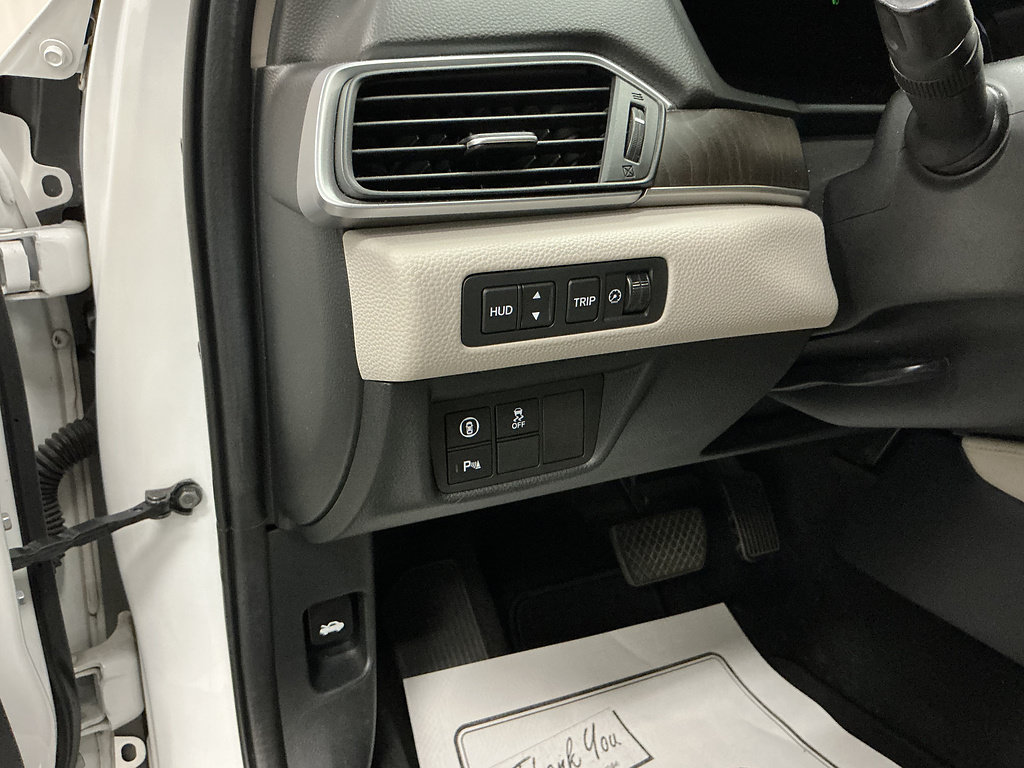 Used 2019 Honda Accord Touring image 11