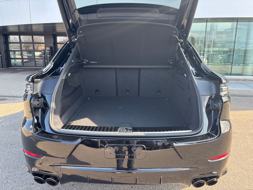 New 2026 Porsche Cayenne GTS AWD/4WD image 9