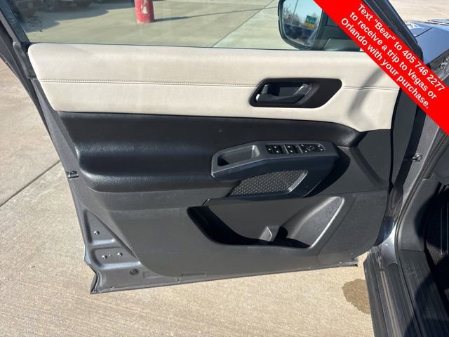 Used 2024 Nissan Pathfinder SV image 17