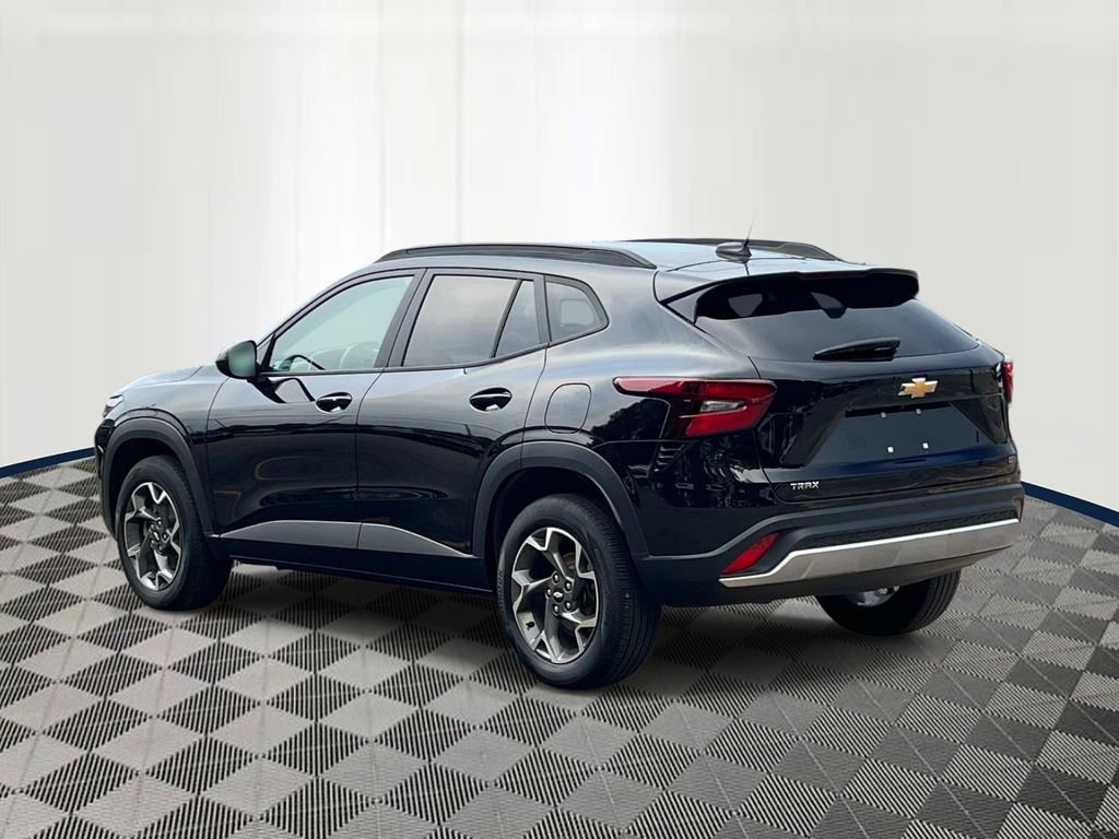 Used 2024 Chevrolet Trax LT w/ Driver Confidence Package FWD image 4