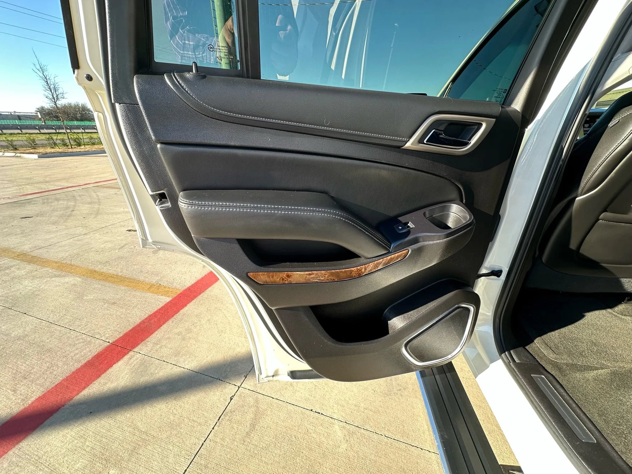 Used 2015 GMC Yukon Denali w/ Premium Package AWD/4WD image 38