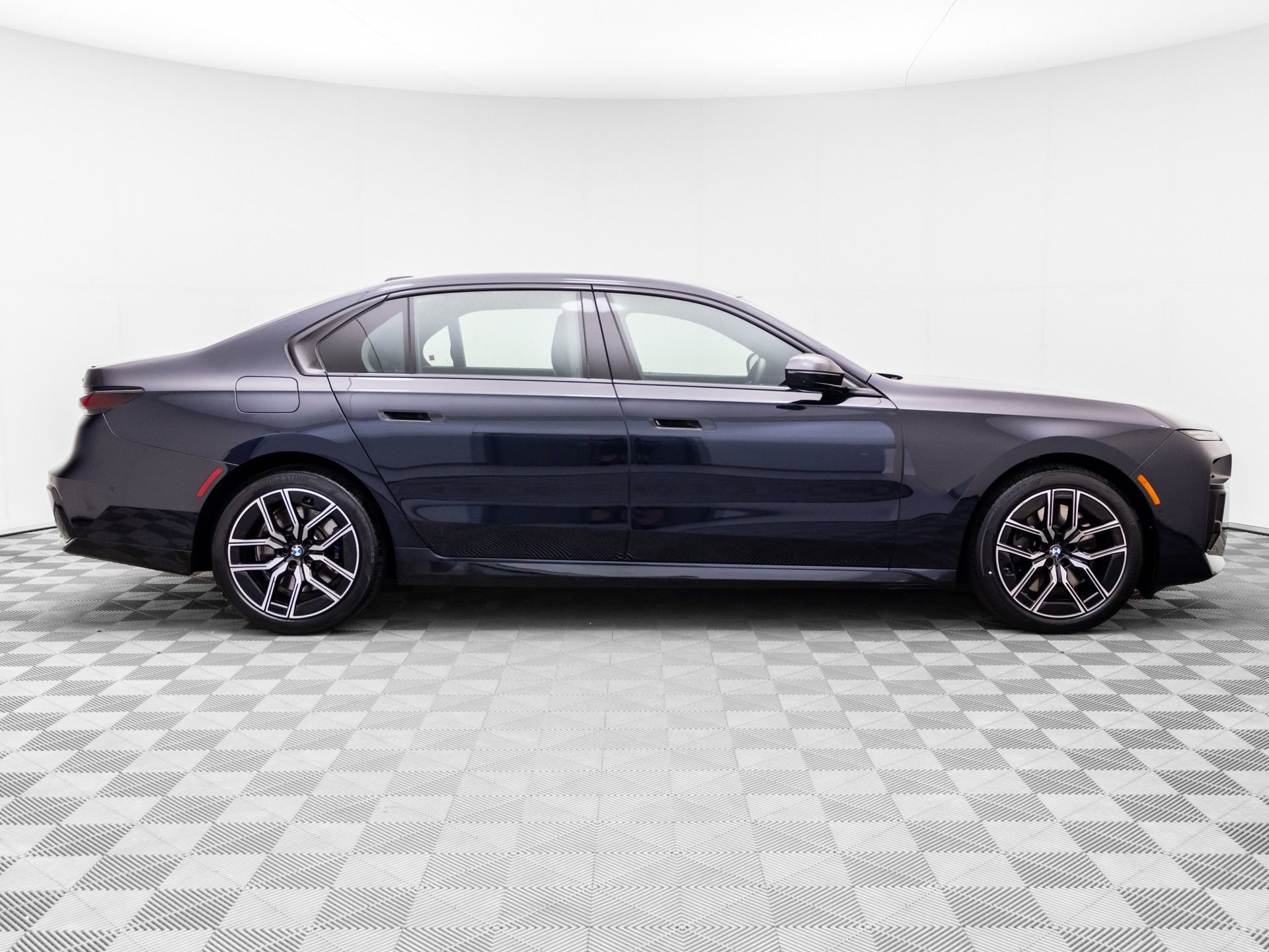 Certified 2025 BMW 740i xDrive w/ Premium Package AWD/4WD image 6
