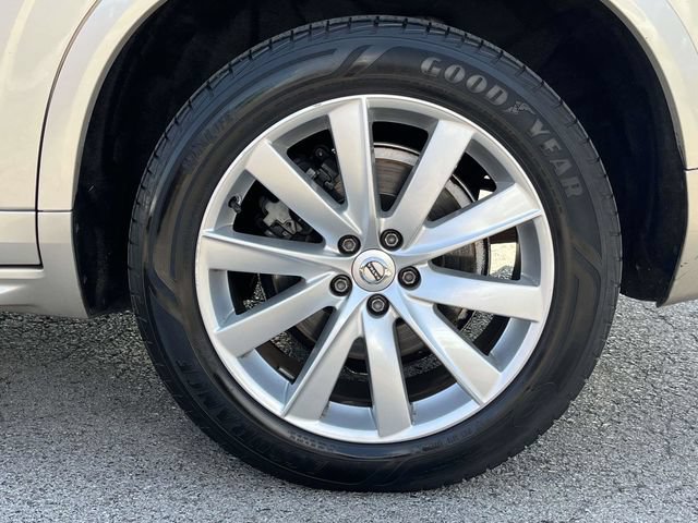 Used 2016 Volvo XC90 T6 Momentum w/ Momentum Plus Package AWD/4WD image 11