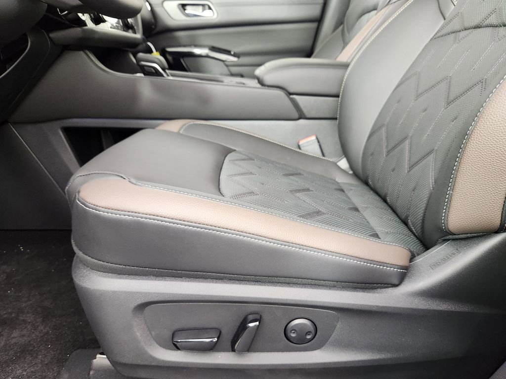 New 2026 Nissan Pathfinder Platinum image 11
