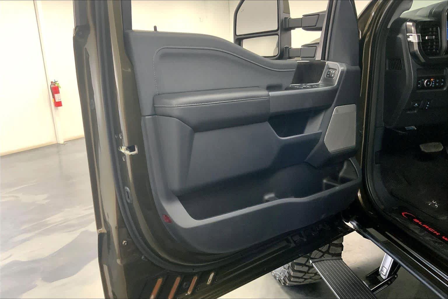 New 2026 Ford F250 Lariat w/ Black Appearance Package AWD/4WD image 10
