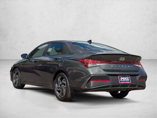 Used 2025 Hyundai Elantra Sport FWD image 7