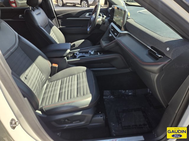 Certified 2025 Ford Explorer ST-Line w/ Premium Package RWD image 16