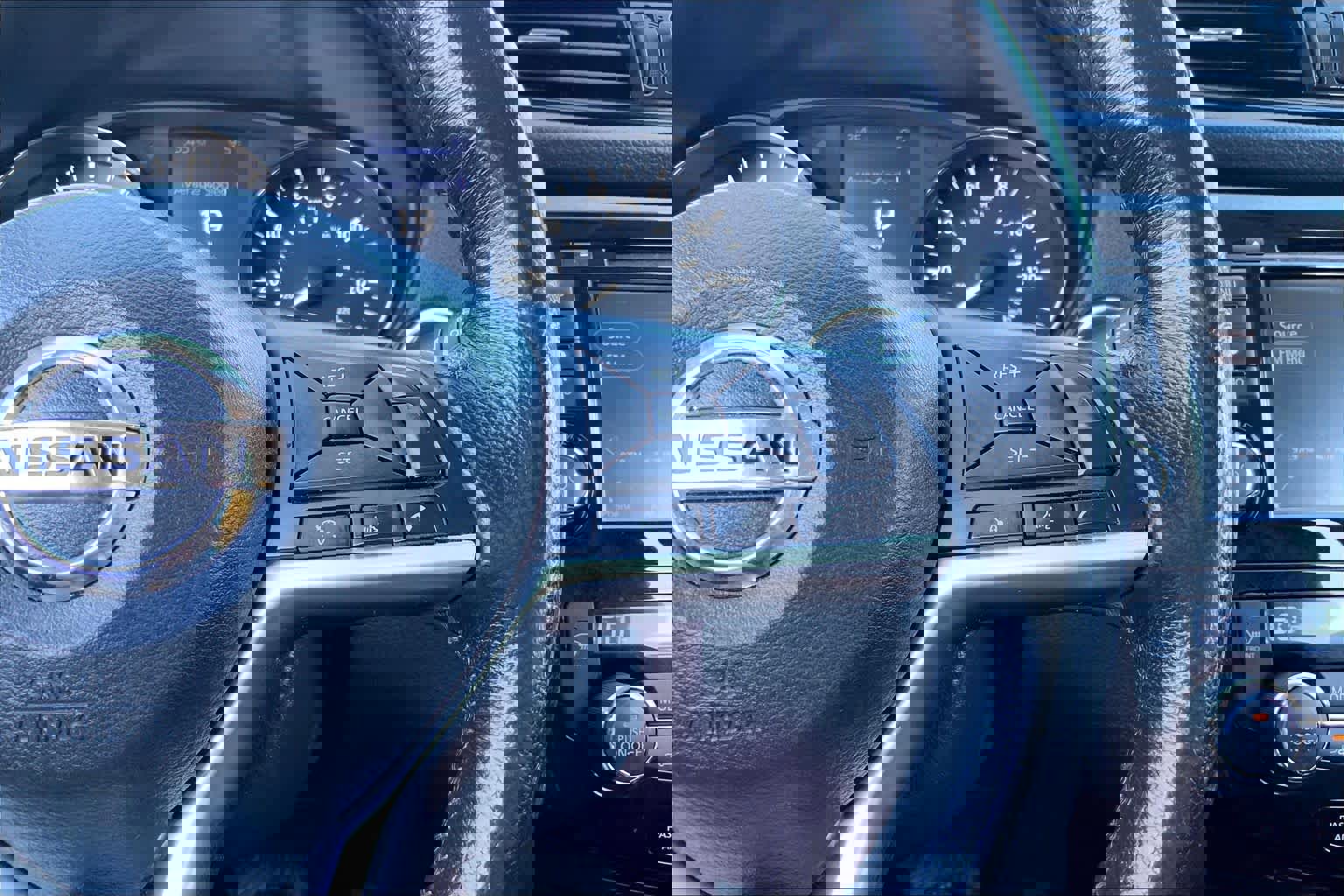 Used 2018 Nissan Rogue SV image 25