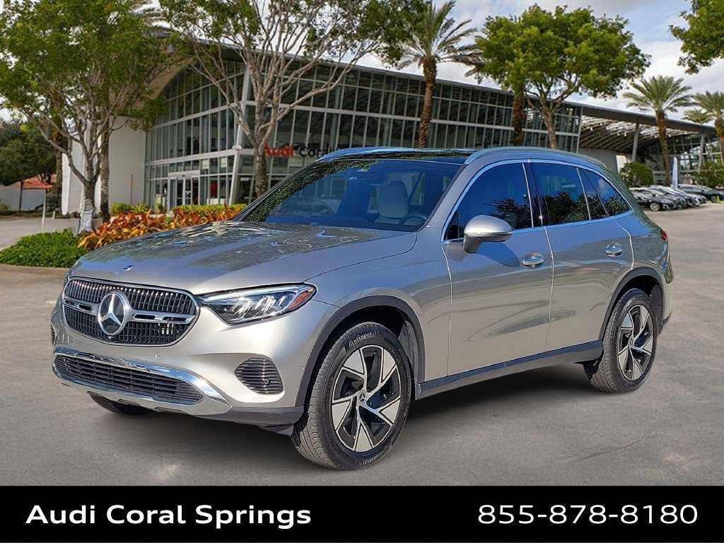 Used 2024 Mercedes-Benz GLC 300 4MATIC image 1