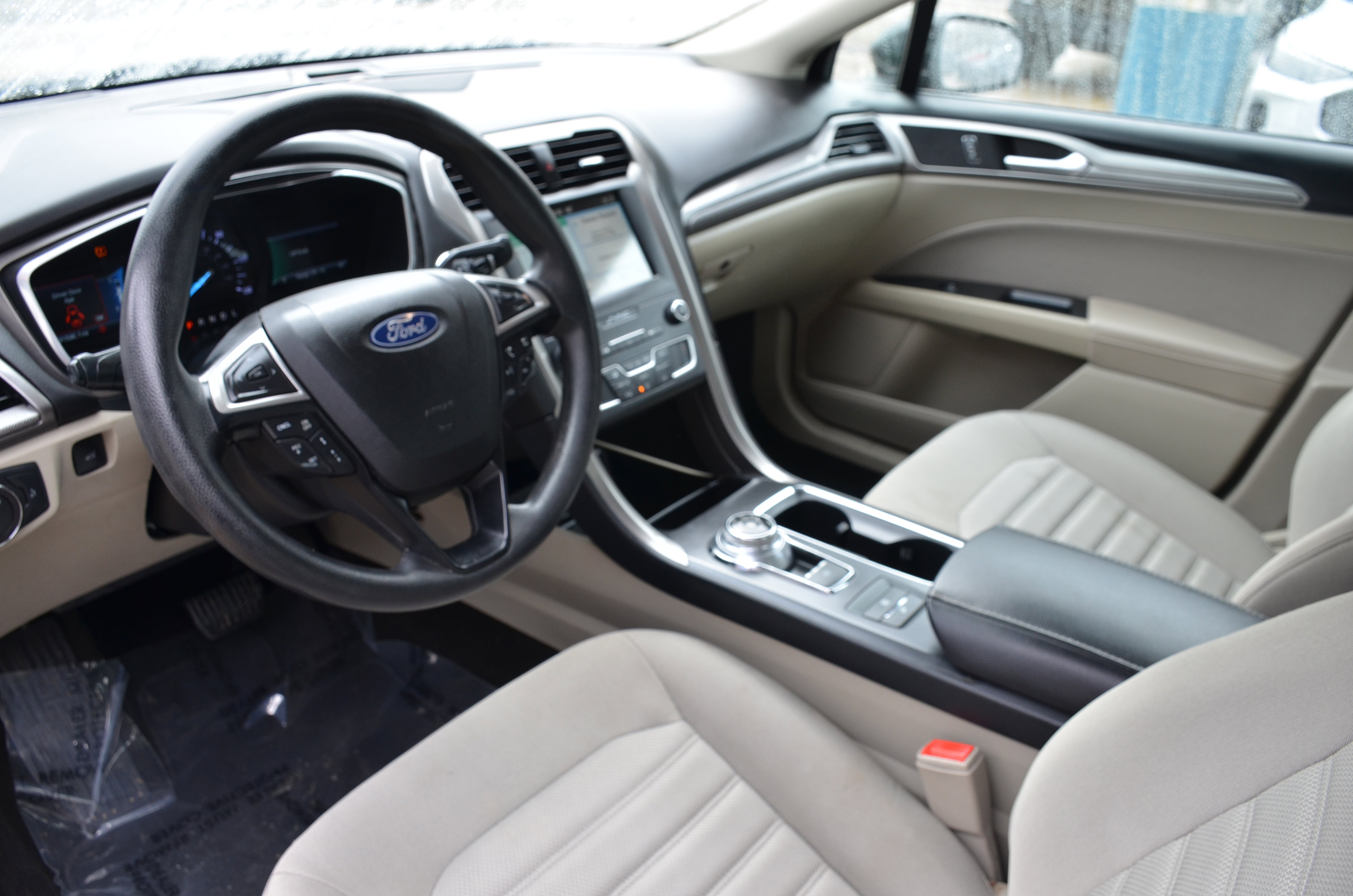 Used 2019 Ford Fusion SE FWD image 15