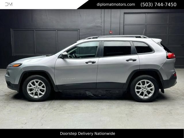 Used 2018 Jeep Cherokee Sport w/ Cold Weather Group AWD/4WD image 4