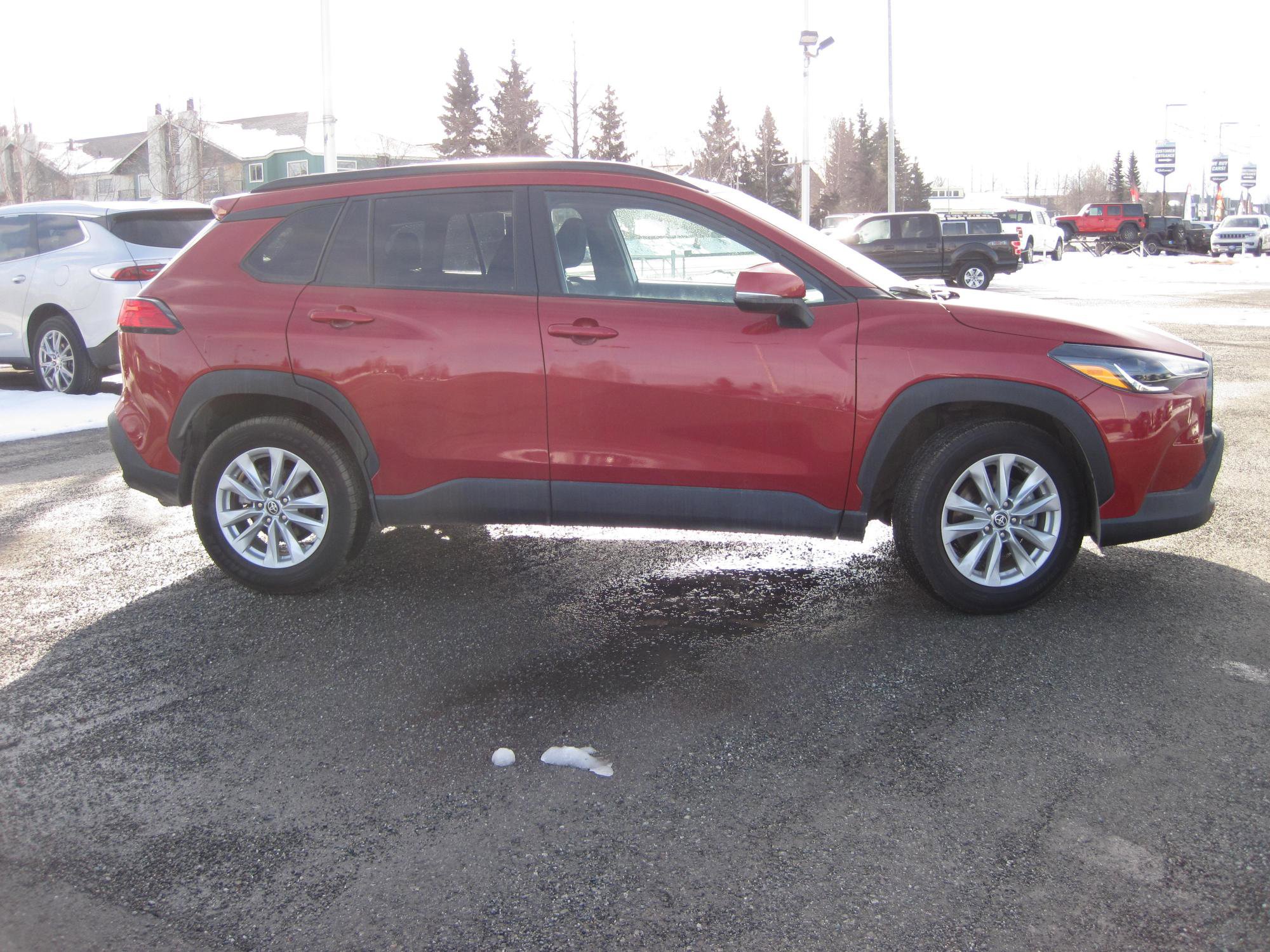 Used 2023 Toyota Corolla Cross LE w/ Moonroof Package image 3