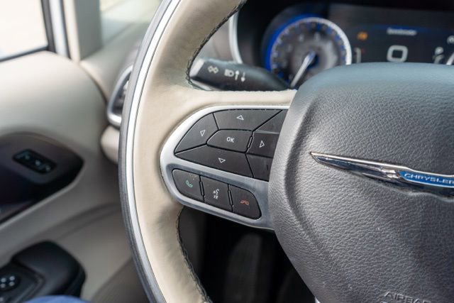 Used 2018 Chrysler Pacifica Limited FWD image 16