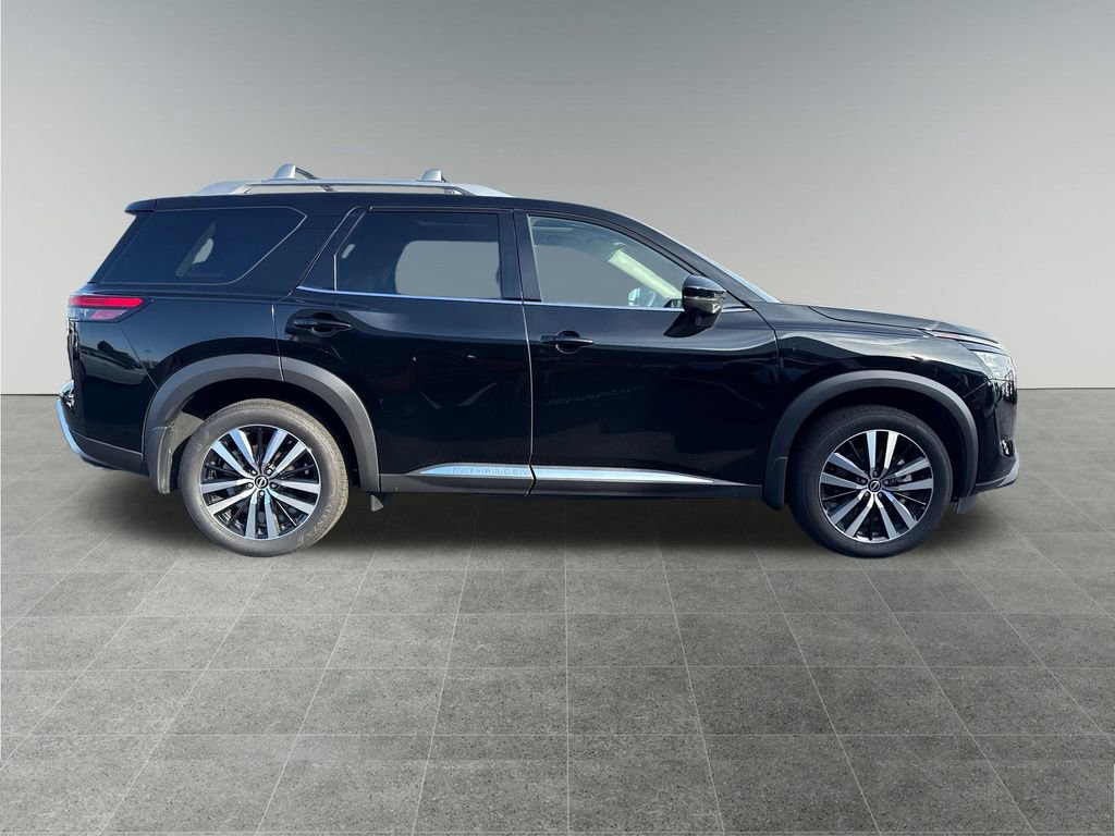 Used 2025 Nissan Pathfinder Platinum image 7
