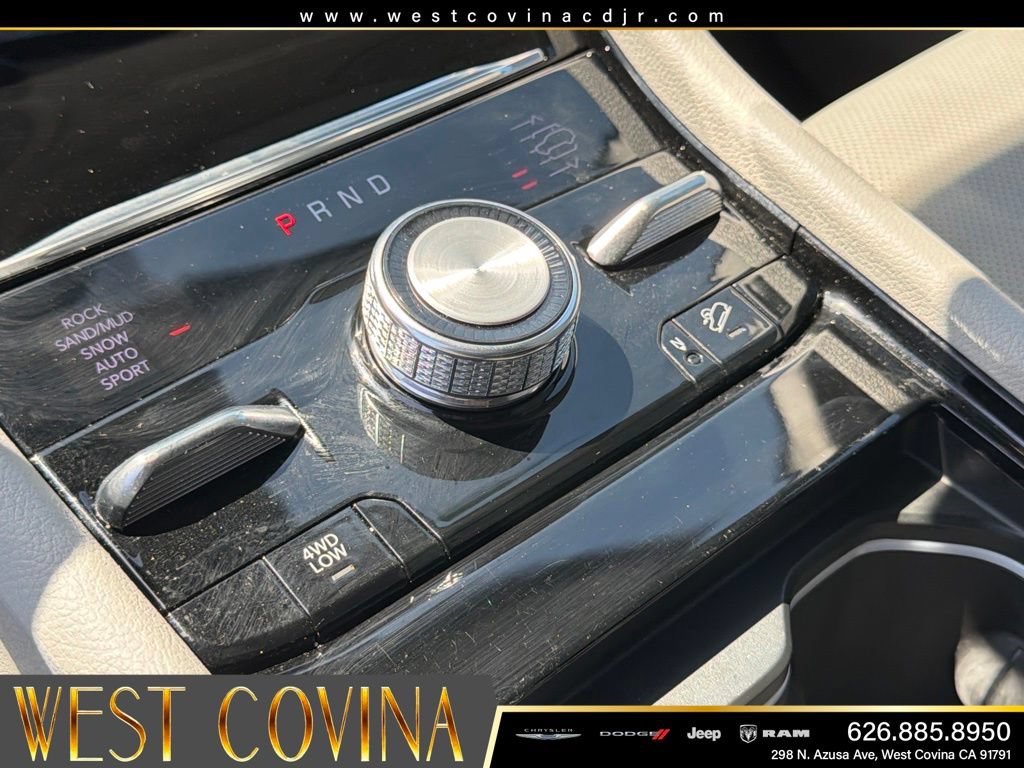 Used 2022 Jeep Grand Cherokee Summit w/ Advanced Protech Group IV AWD/4WD image 30