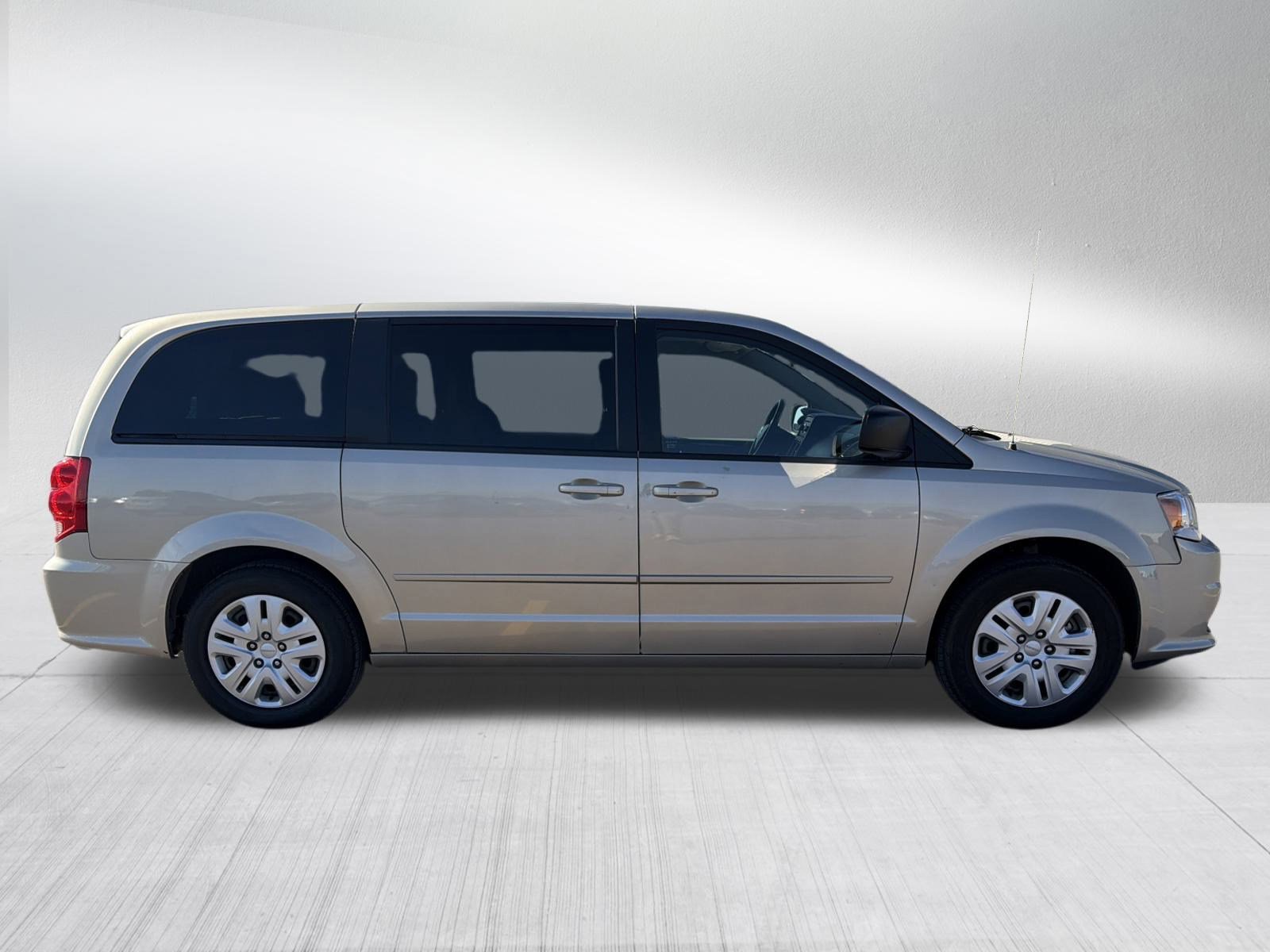 Used 2016 Dodge Grand Caravan SE w/ Quick Order Package 29E SE image 8