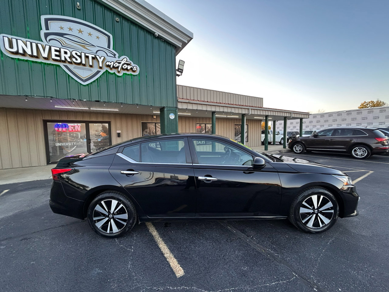 Used 2021 Nissan Altima 2.5 SV image 2