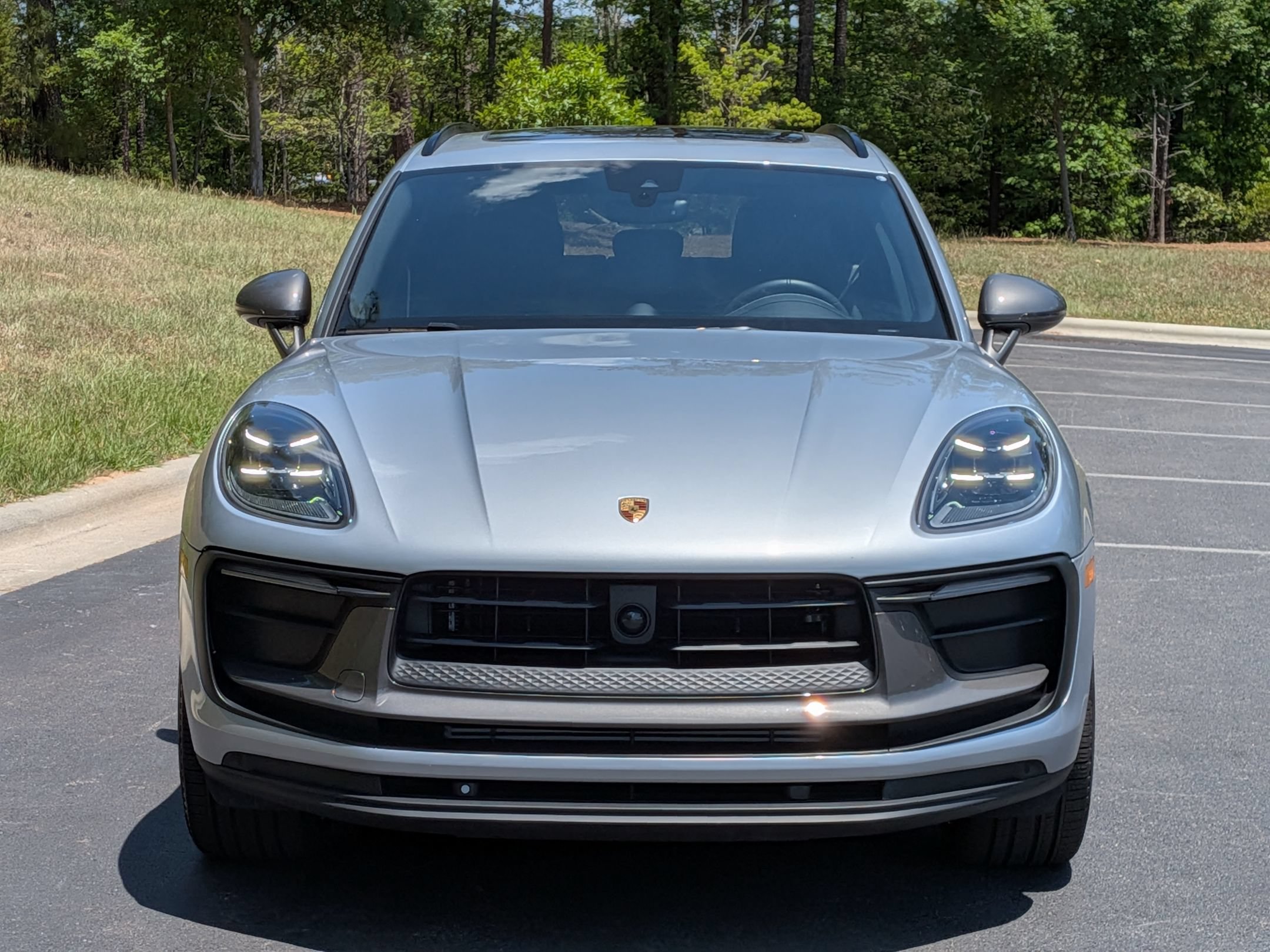 Certified 2025 Porsche Macan Turbo AWD/4WD image 34