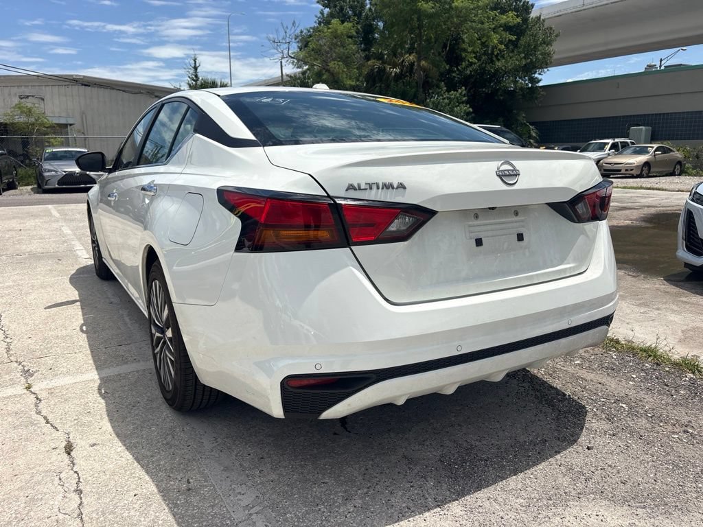 Used 2025 Nissan Altima 2.5 SV FWD image 5