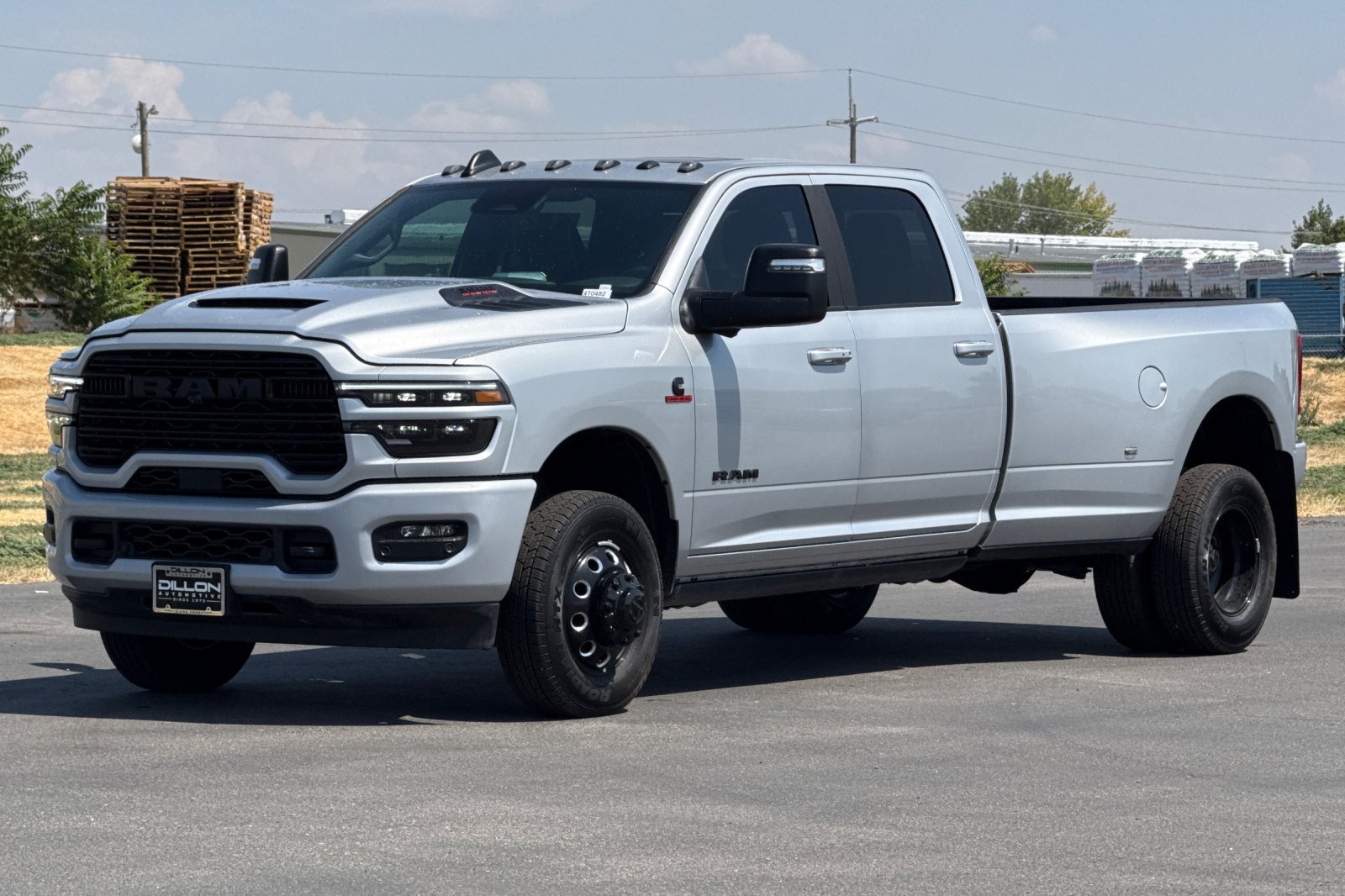 New 2026 RAM 3500 Laramie AWD/4WD image 10