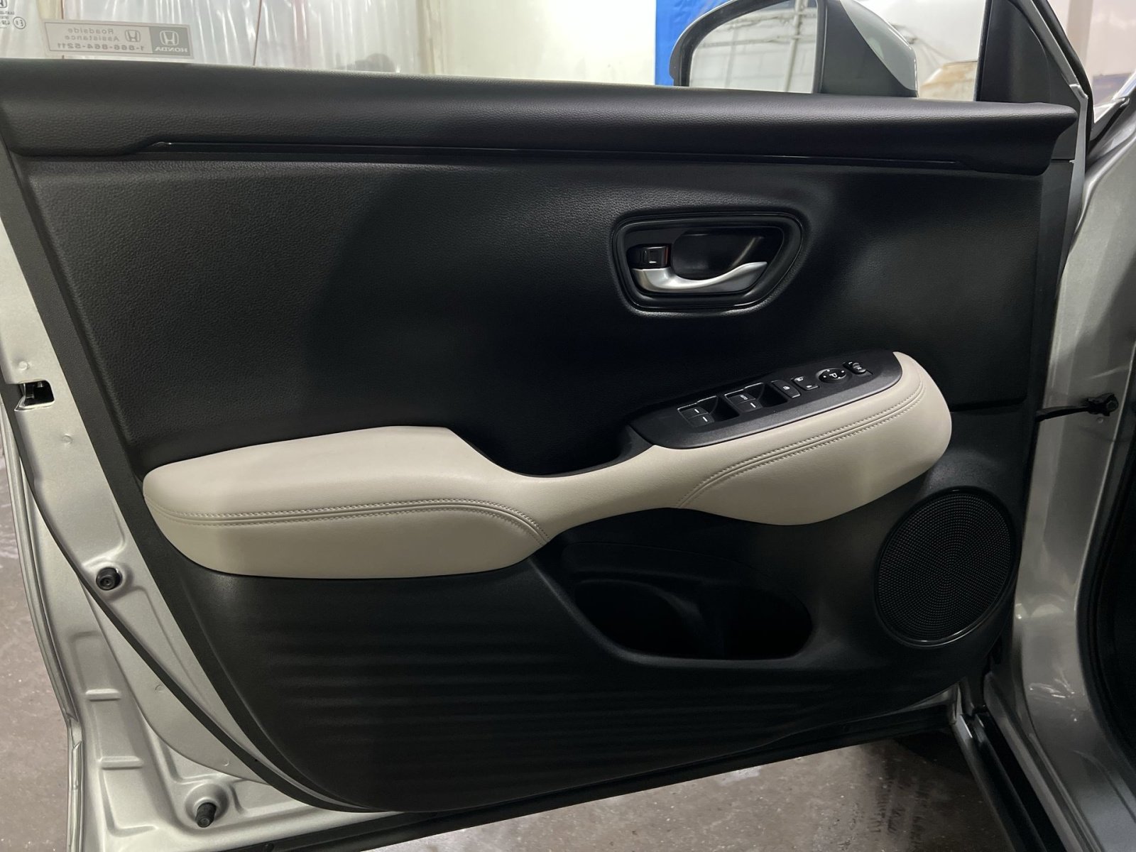 Used 2023 Honda HR-V LX image 13