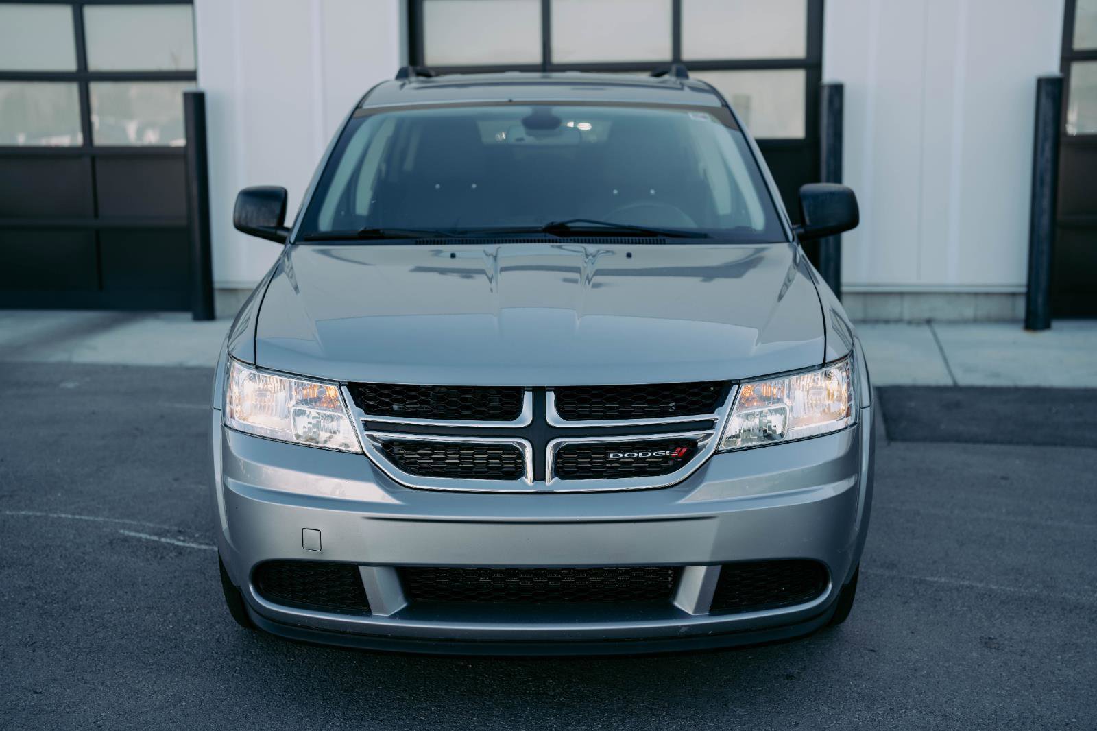 Used 2019 Dodge Journey SE image 2
