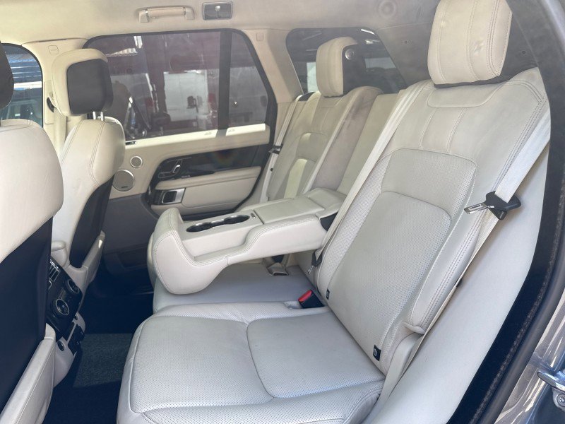 Used 2018 Land Rover Range Rover HSE image 31