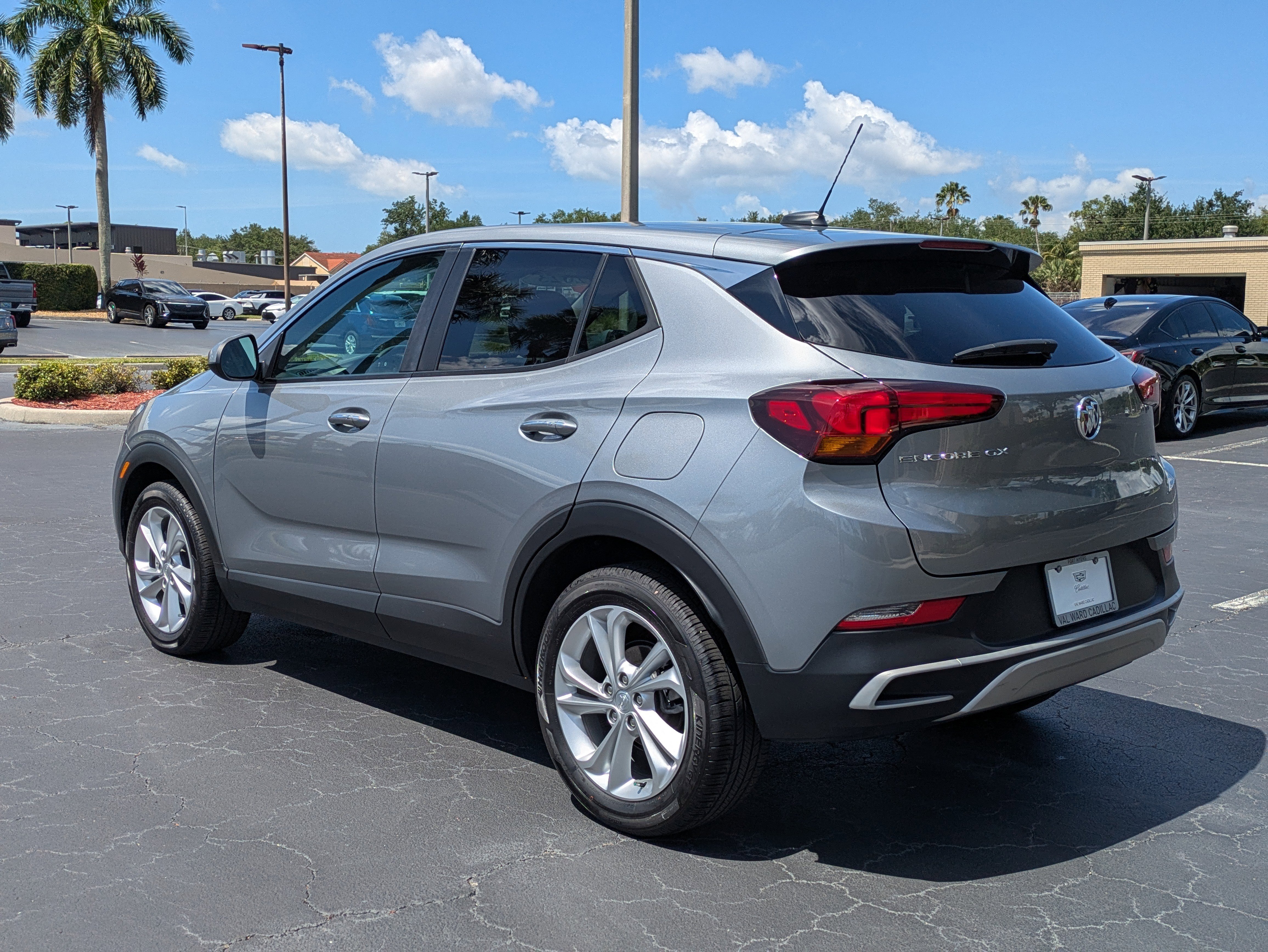 Used 2023 Buick Encore GX Preferred w/ Cold Weather Comfort Package FWD image 4