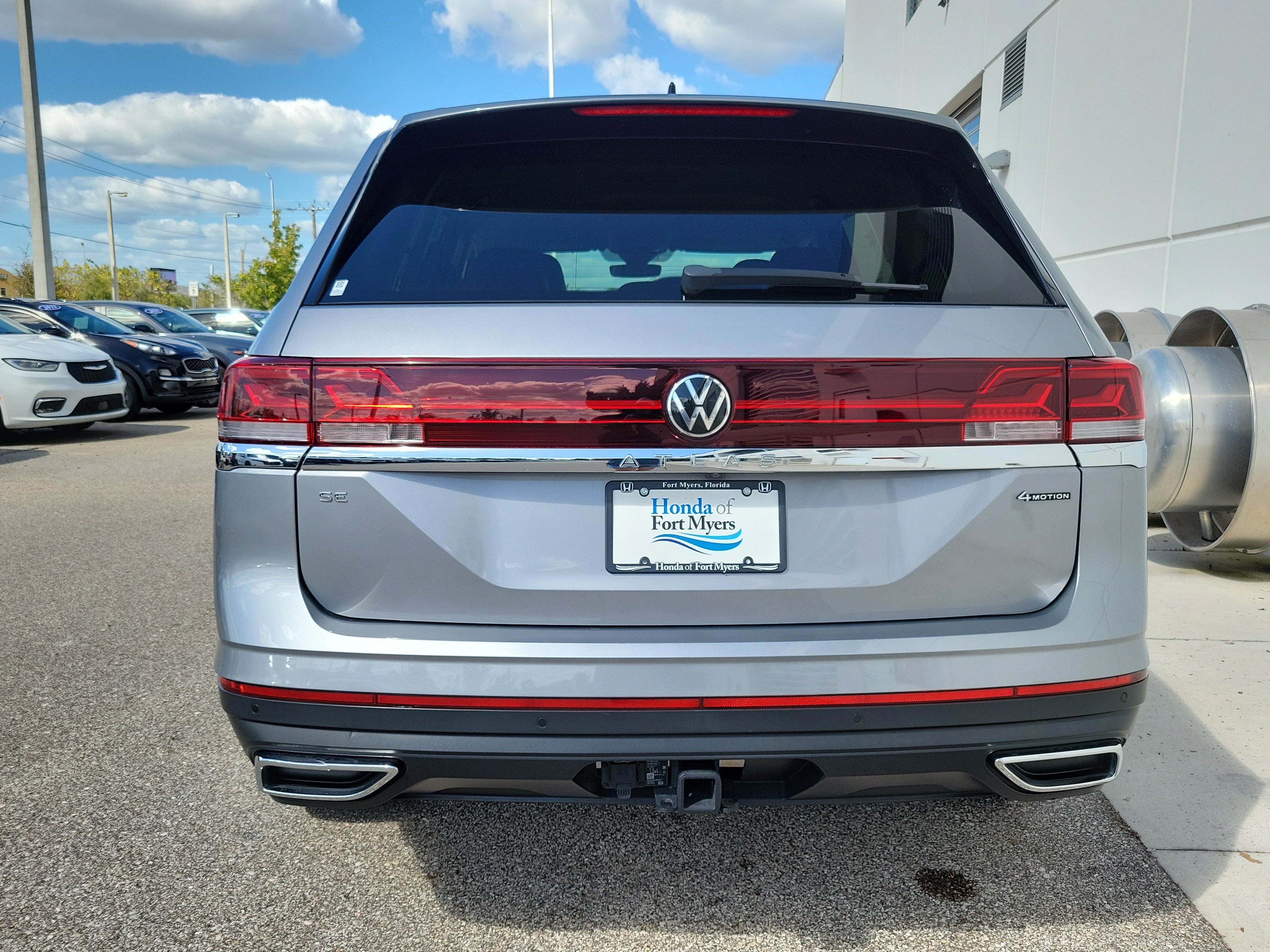 Used 2025 Volkswagen Atlas SE AWD/4WD image 5