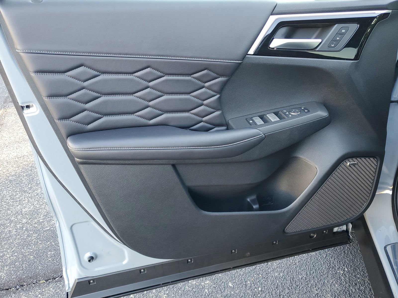 New 2026 Mitsubishi Outlander SEL image 8